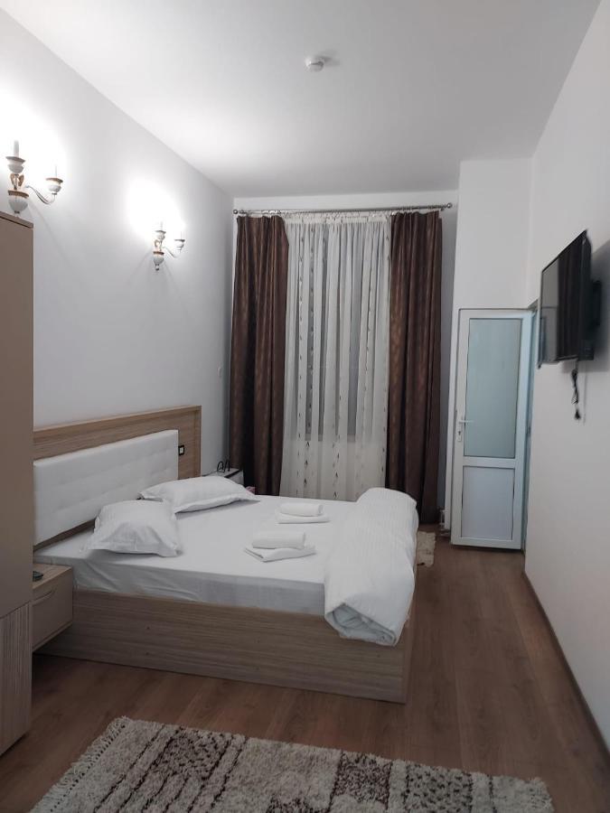 Complex Zeus Hotel Leresti Bagian luar foto