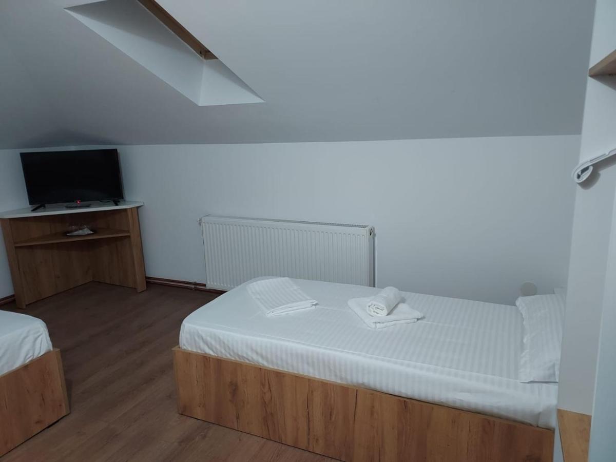 Complex Zeus Hotel Leresti Bagian luar foto