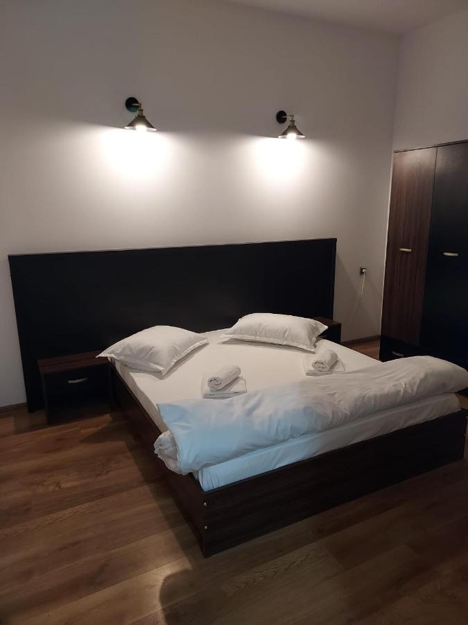 Complex Zeus Hotel Leresti Bagian luar foto