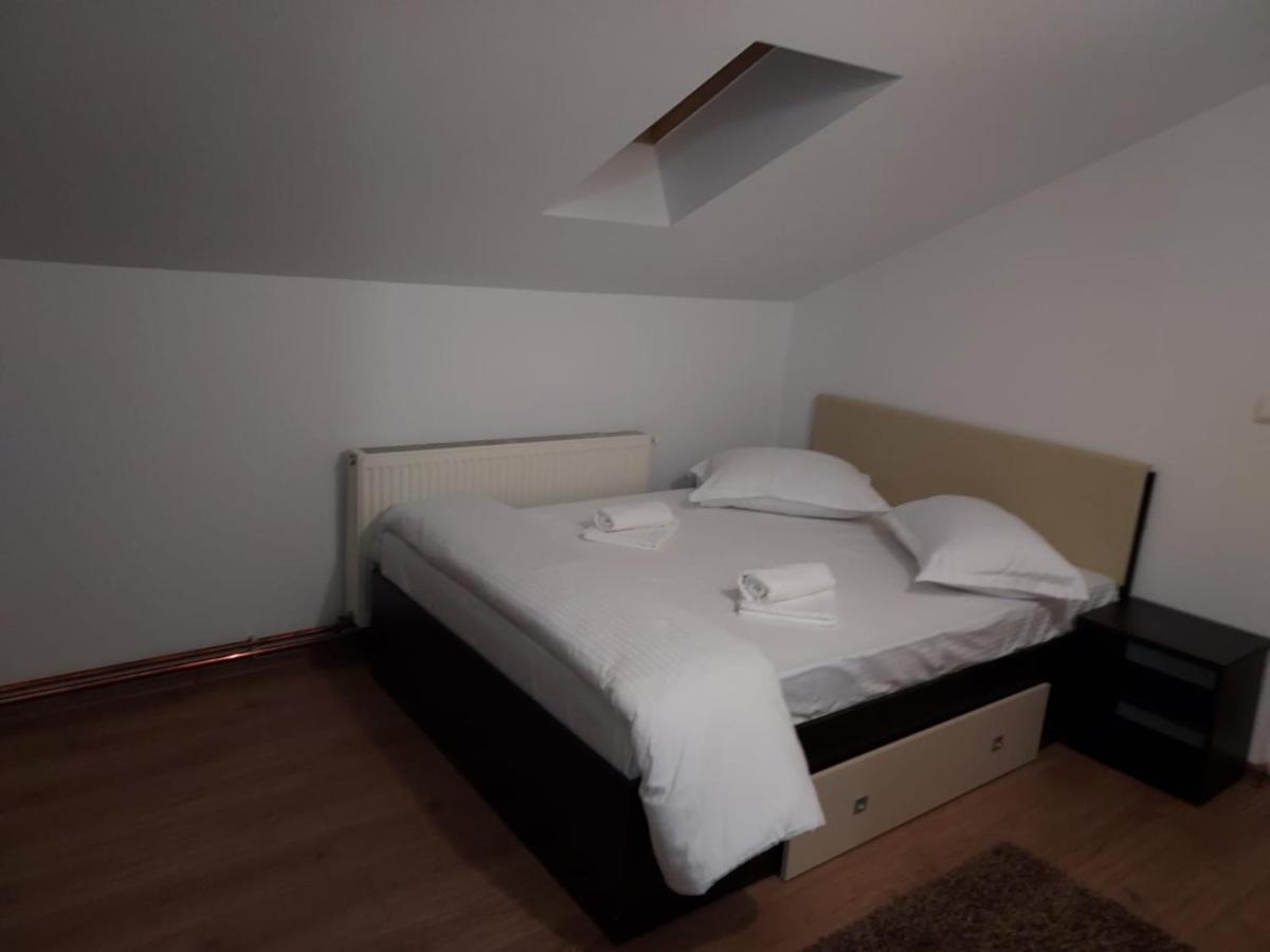 Complex Zeus Hotel Leresti Bagian luar foto