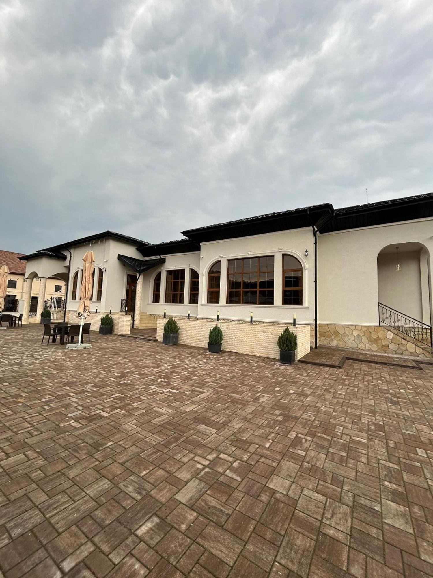 Complex Zeus Hotel Leresti Bagian luar foto