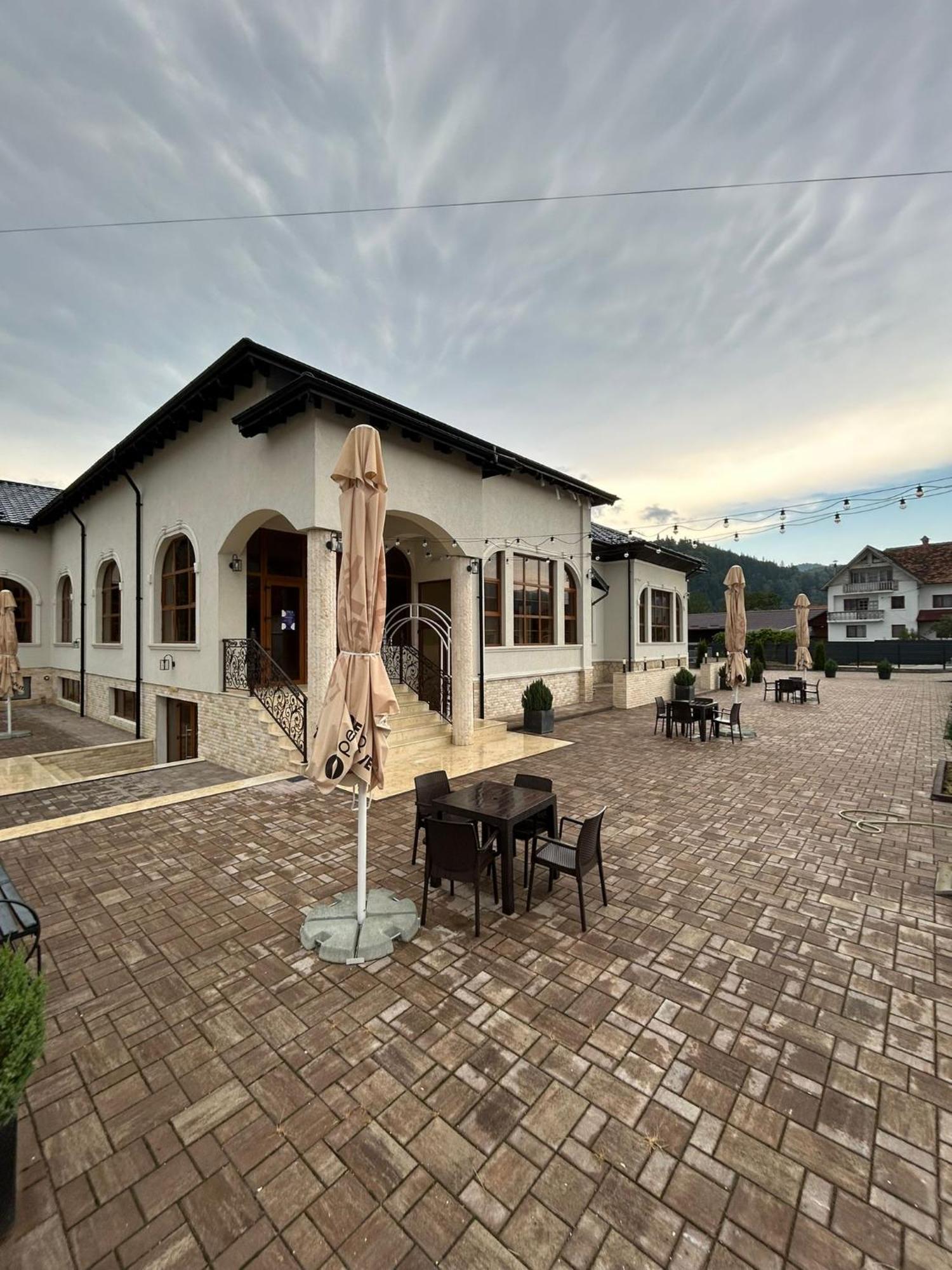 Complex Zeus Hotel Leresti Bagian luar foto