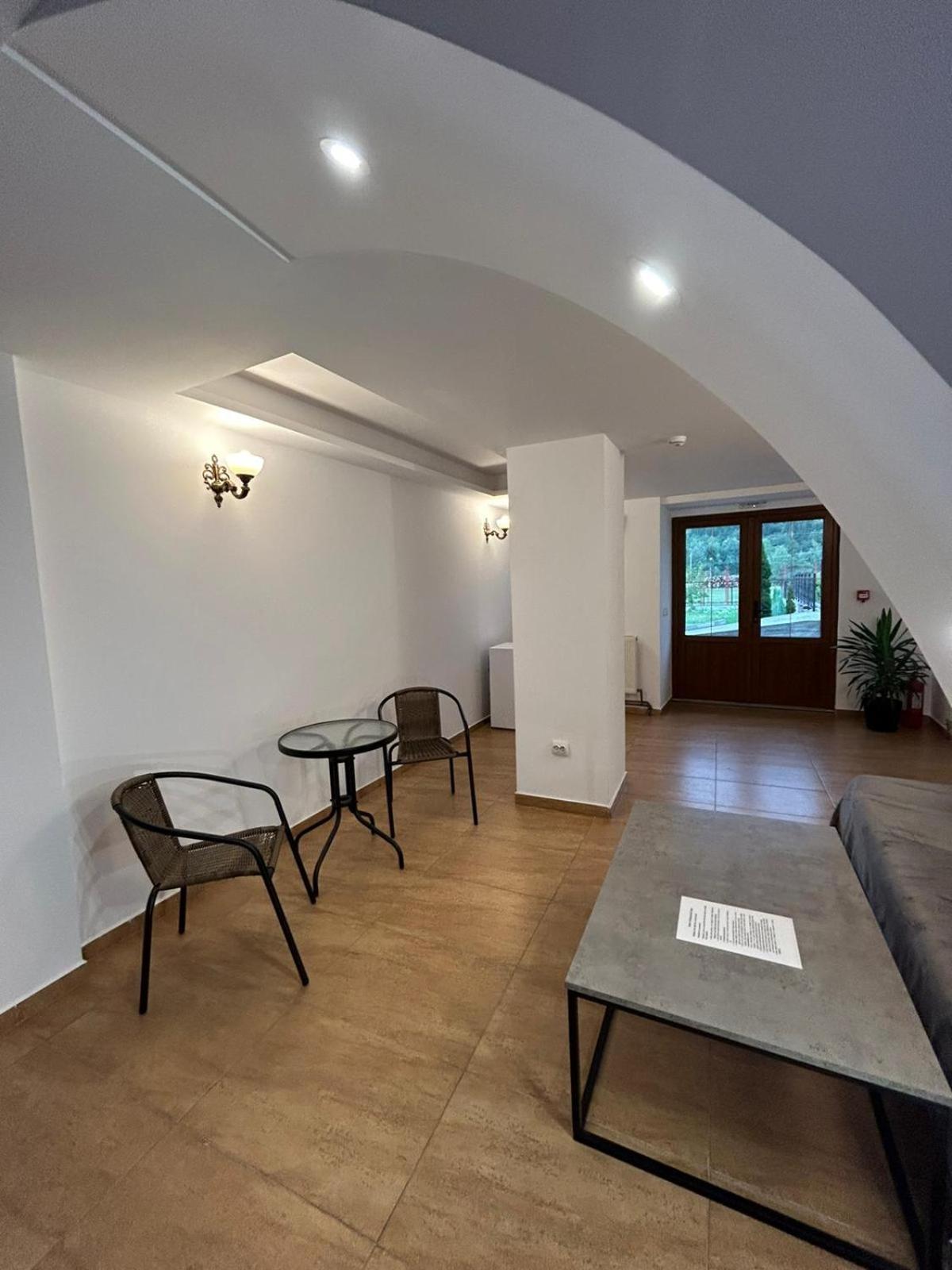 Complex Zeus Hotel Leresti Bagian luar foto