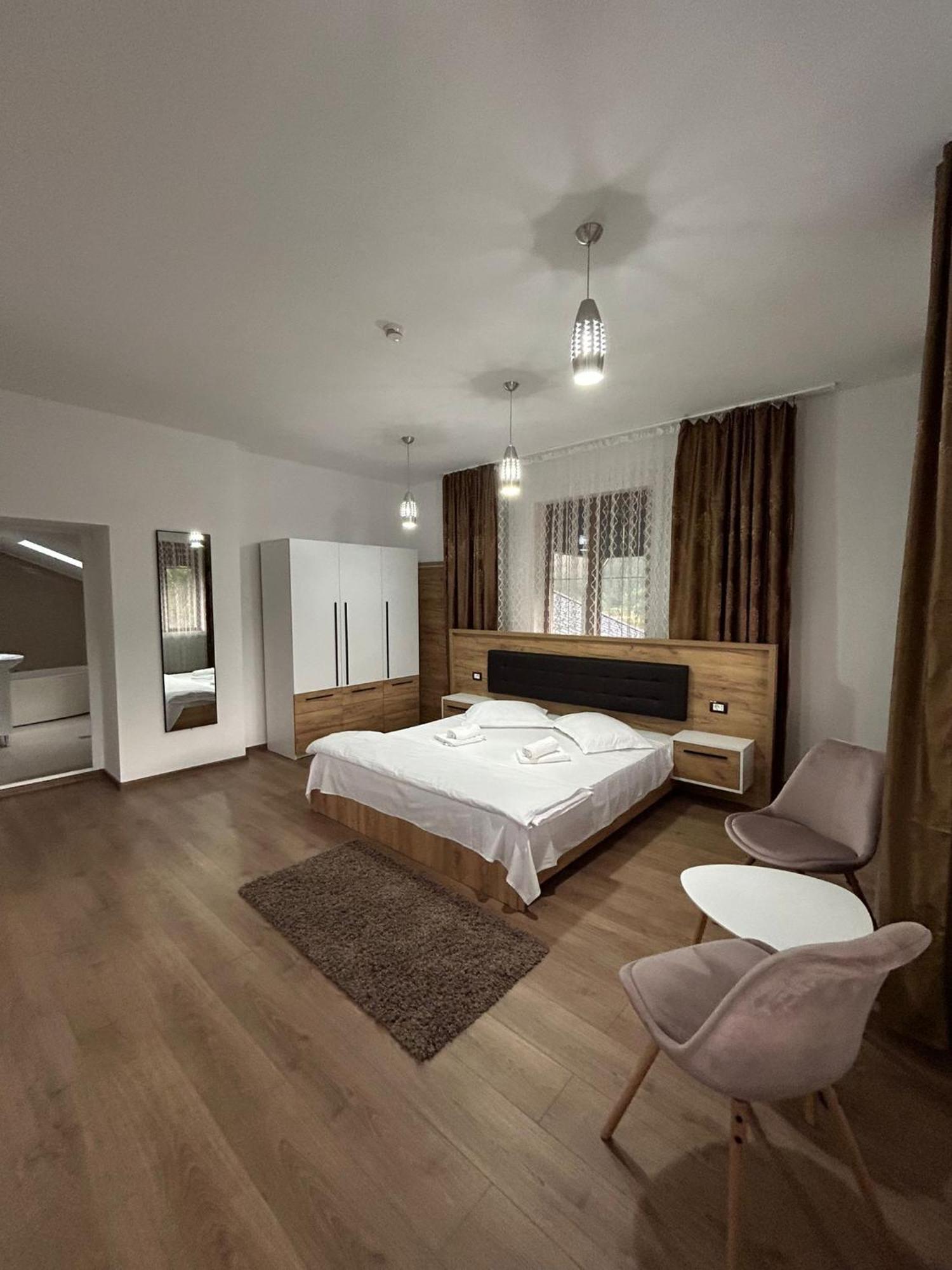 Complex Zeus Hotel Leresti Bagian luar foto