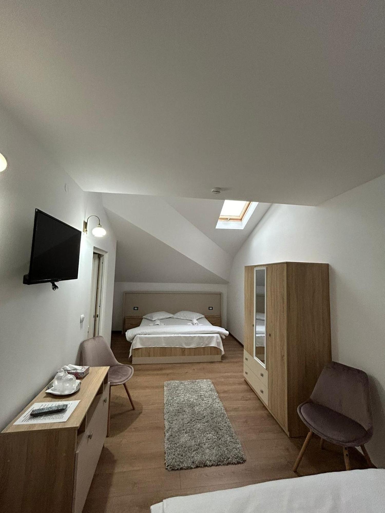 Complex Zeus Hotel Leresti Bagian luar foto