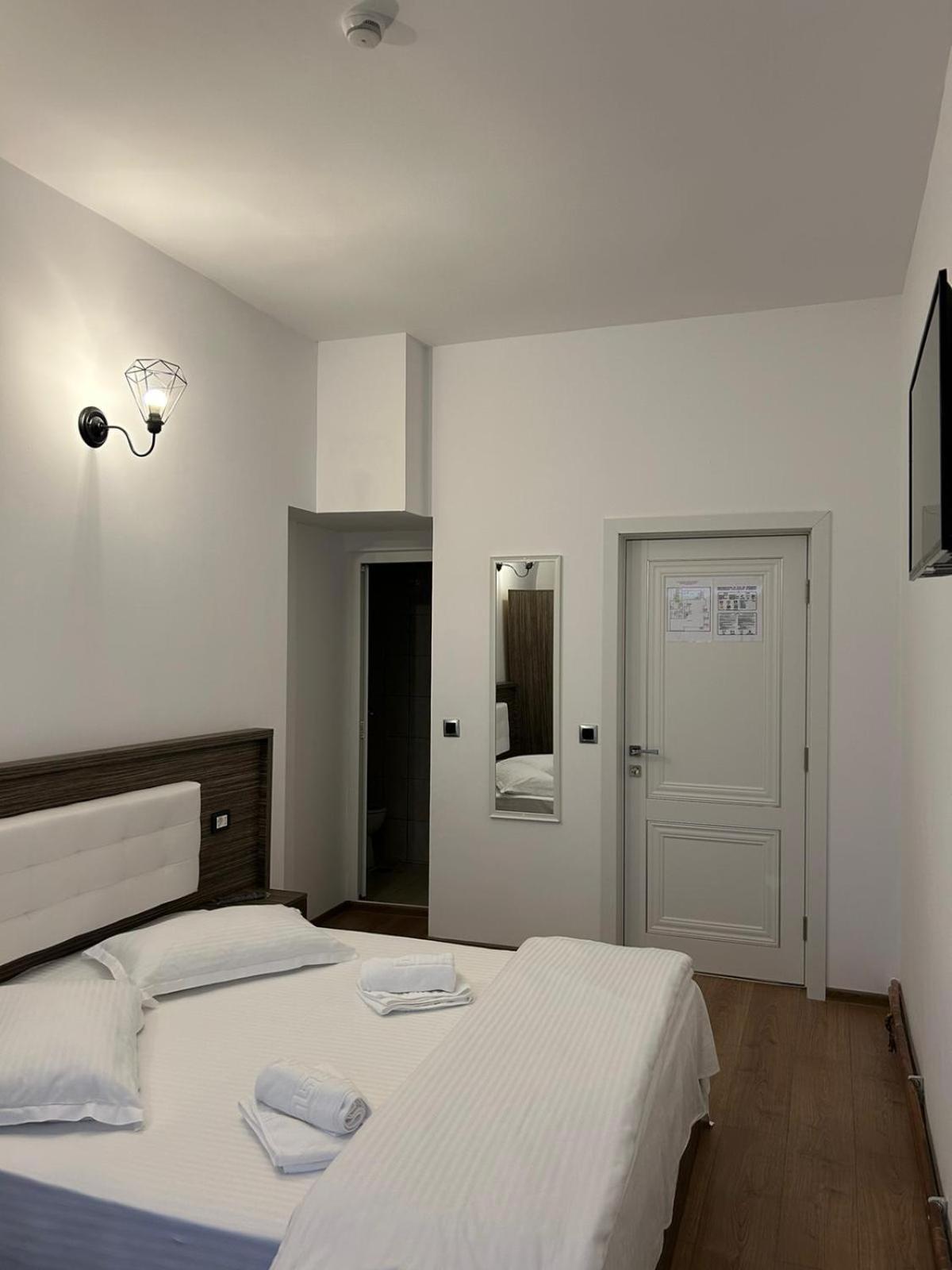 Complex Zeus Hotel Leresti Bagian luar foto
