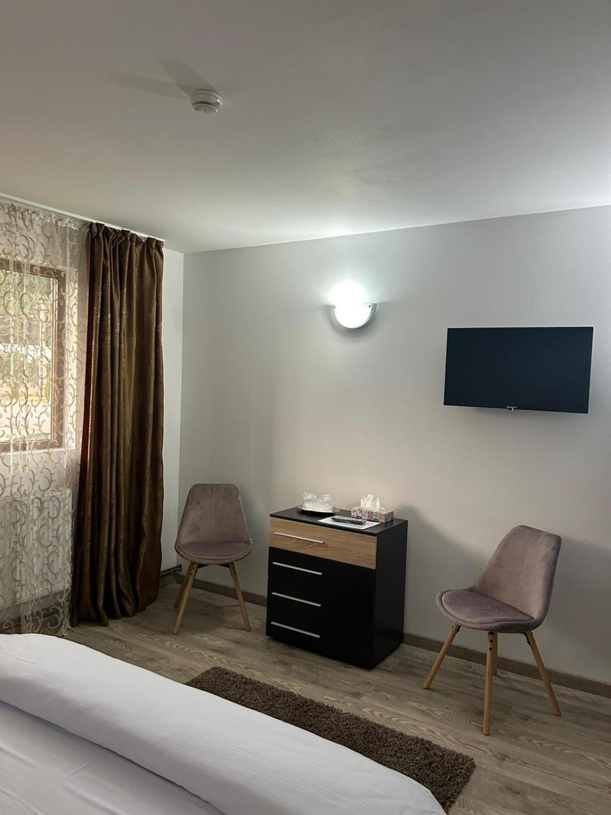 Complex Zeus Hotel Leresti Bagian luar foto