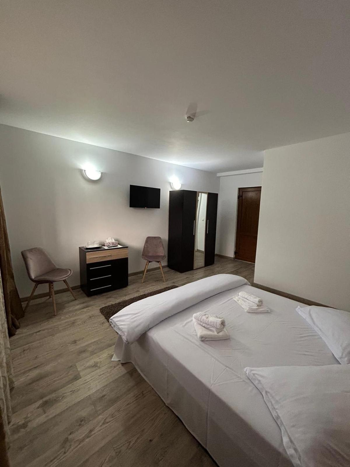 Complex Zeus Hotel Leresti Bagian luar foto