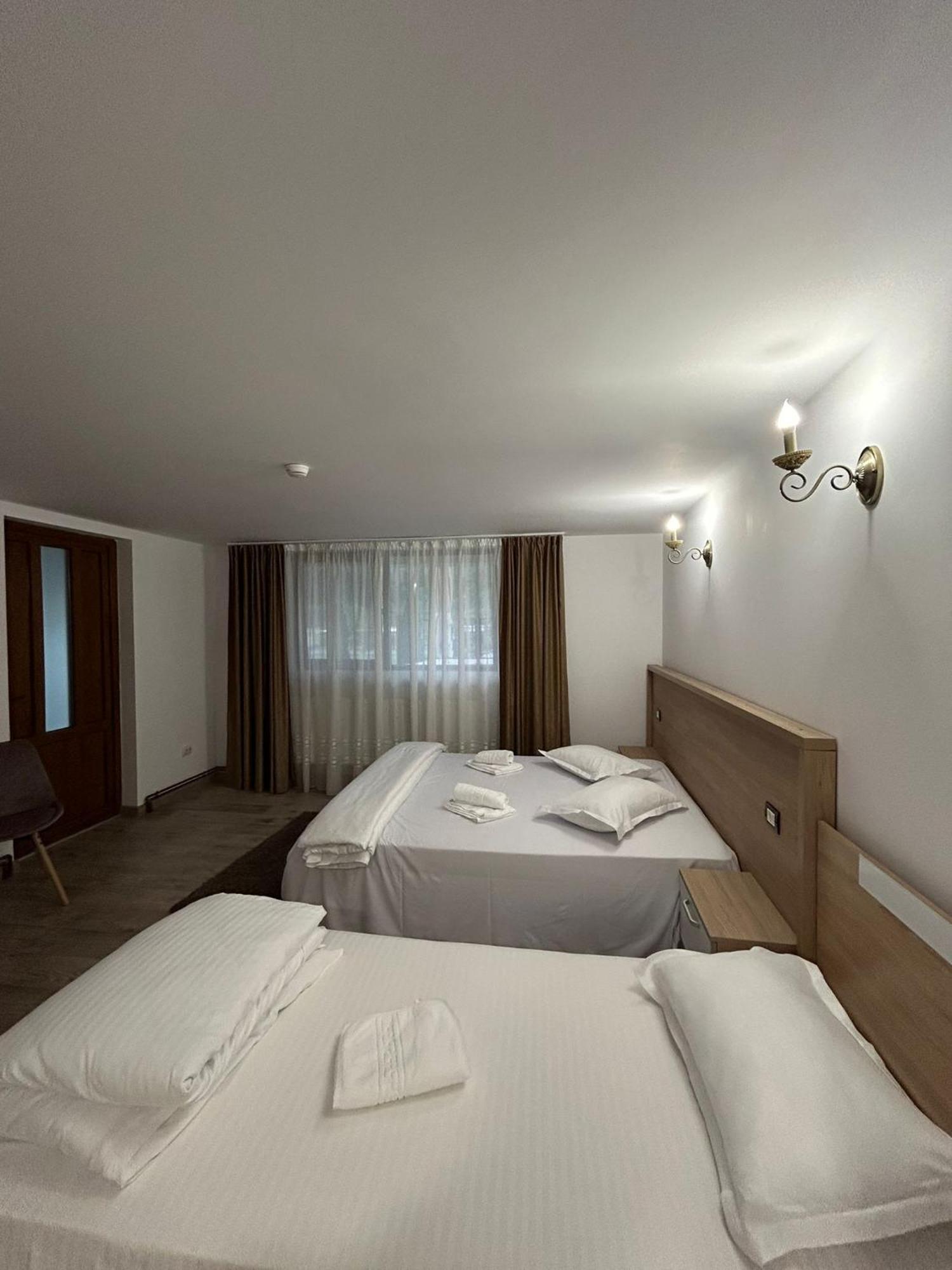Complex Zeus Hotel Leresti Bagian luar foto