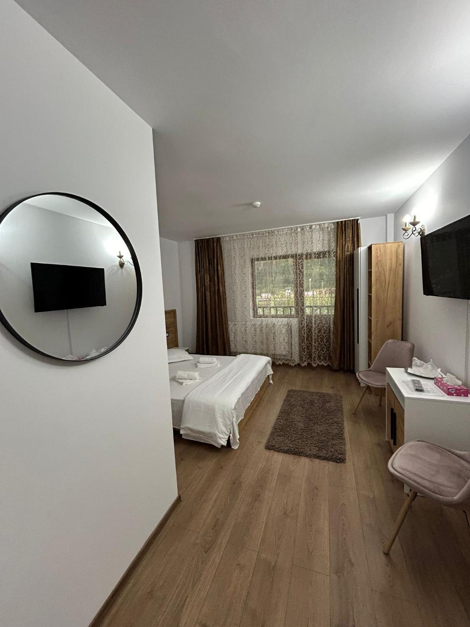 Complex Zeus Hotel Leresti Bagian luar foto