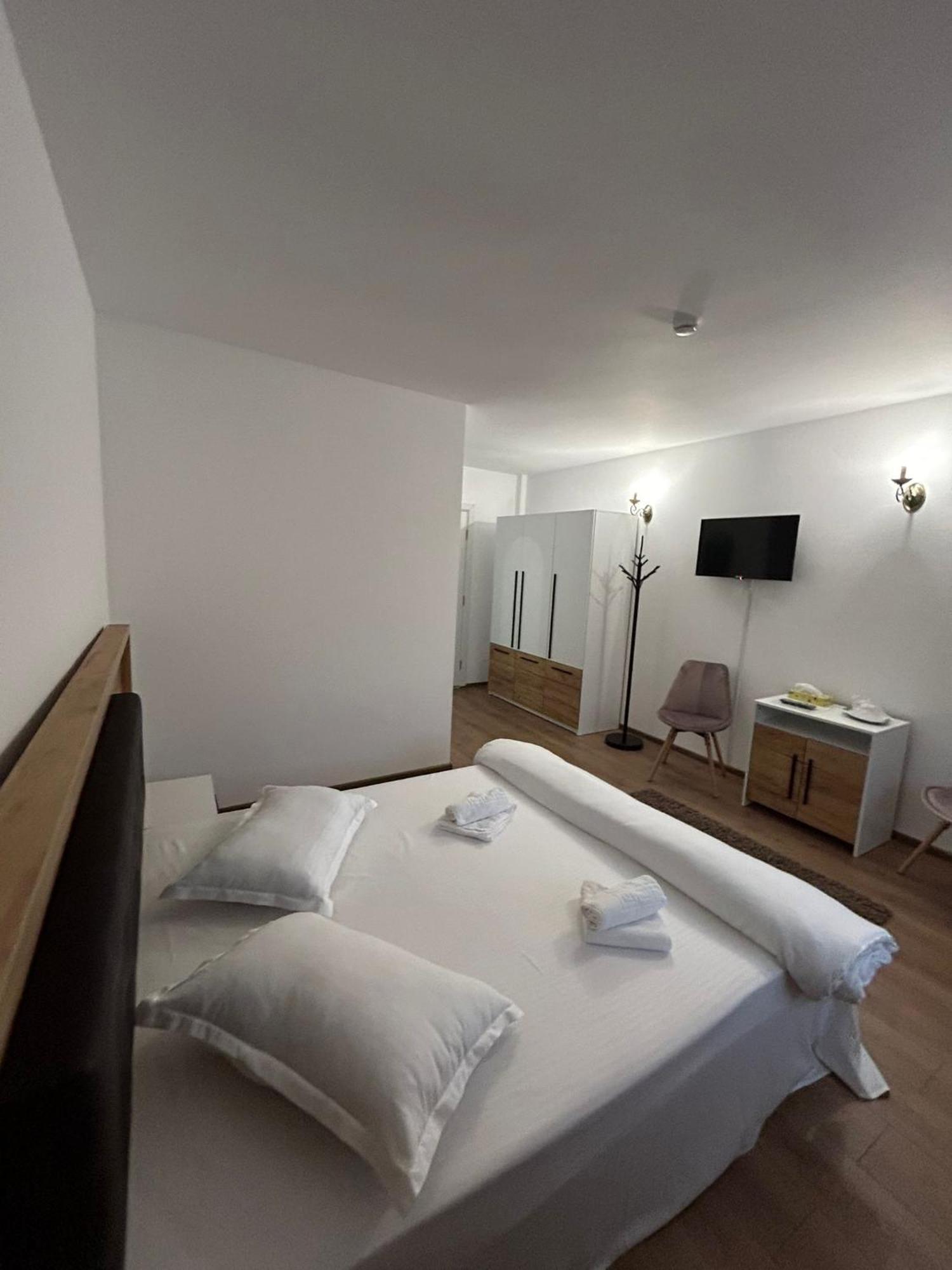 Complex Zeus Hotel Leresti Bagian luar foto