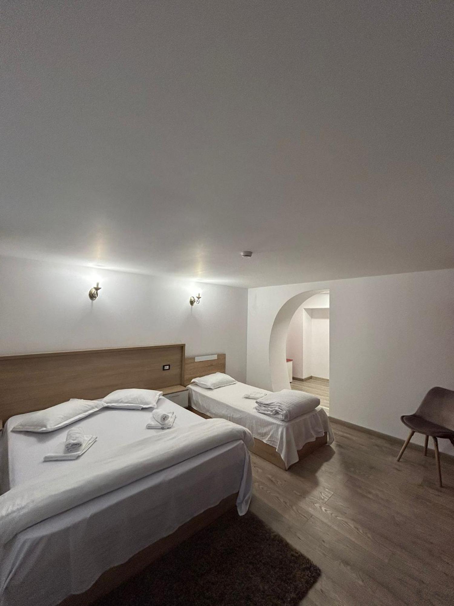 Complex Zeus Hotel Leresti Bagian luar foto